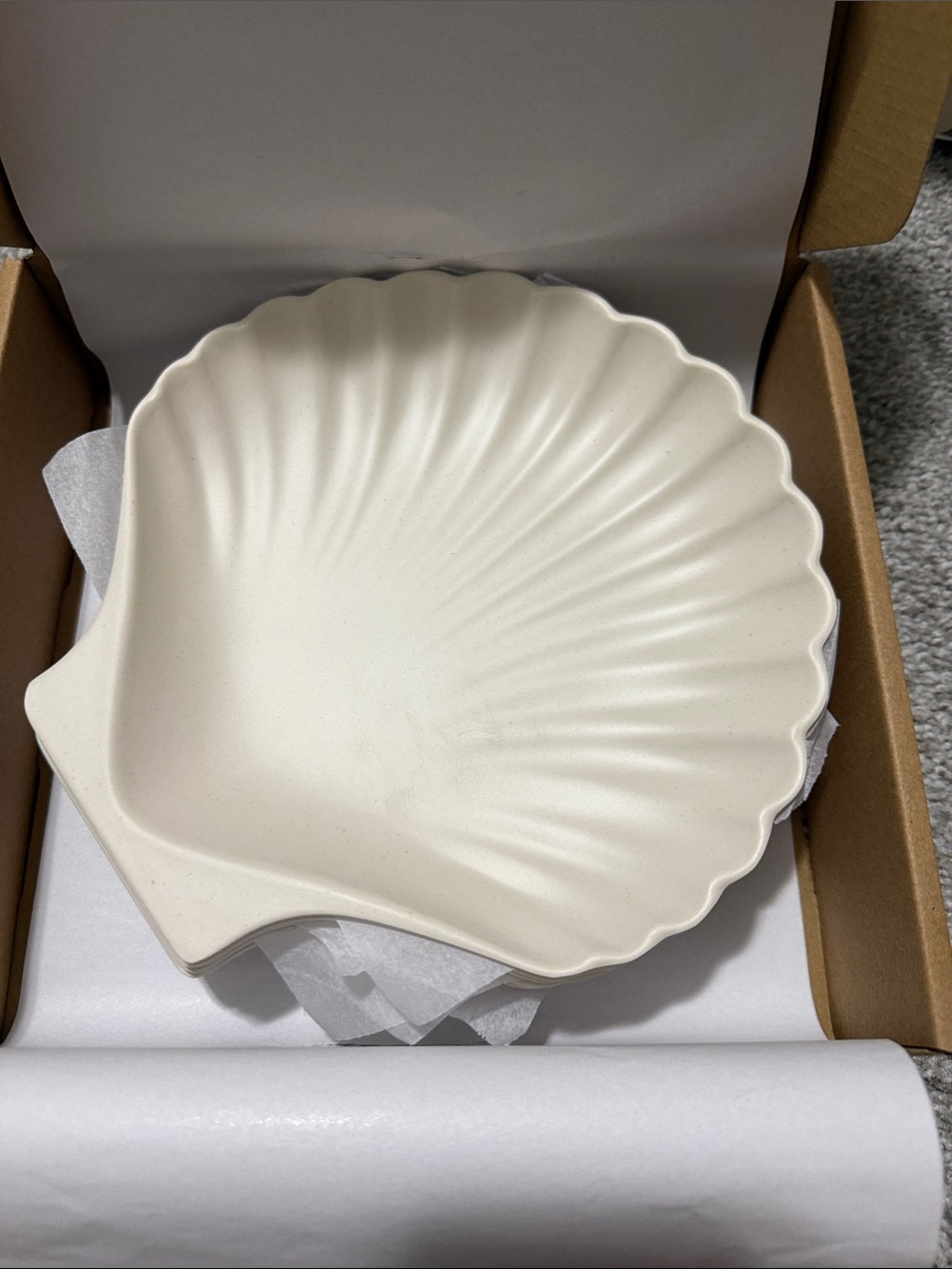 Meri Meri Bamboo Beige Shell Plates - Picture 2 of 3